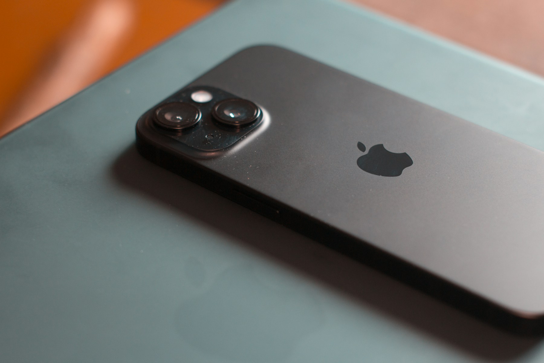 Phone and tablet research imagery representing Samsung Galaxy and Google Pixel comparison